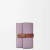 Cartera vertical pequeña en piel de becerro suave granulada Cartera vertical pequeña en piel de becerro suave granulada