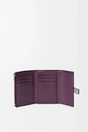 Cartera vertical pequeña en piel de becerro suave granulada