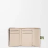 Cartera vertical pequeña en piel de becerro suave granulada Cartera vertical pequeña en piel de becerro suave granulada