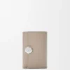 Cartera vertical pequeña «Pebble» en piel de becerro con textura «Pebble» Cartera vertical pequeña «Pebble» en piel de becerro con textura «Pebble»