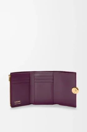Cartera vertical pequeña «Pebble» en piel de becerro con textura «Pebble» Cartera vertical pequeña «Pebble» en piel de becerro con textura «Pebble»