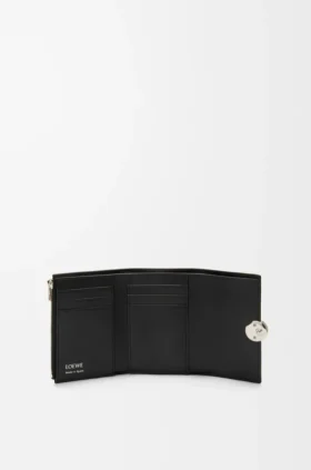 Cartera vertical pequeña «Pebble» en piel de becerro con textura «Pebble» Cartera vertical pequeña «Pebble» en piel de becerro con textura «Pebble»
