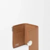 Cartera vertical pequeña «Pebble» en piel de becerro con textura «Pebble» Cartera vertical pequeña «Pebble» en piel de becerro con textura «Pebble»
