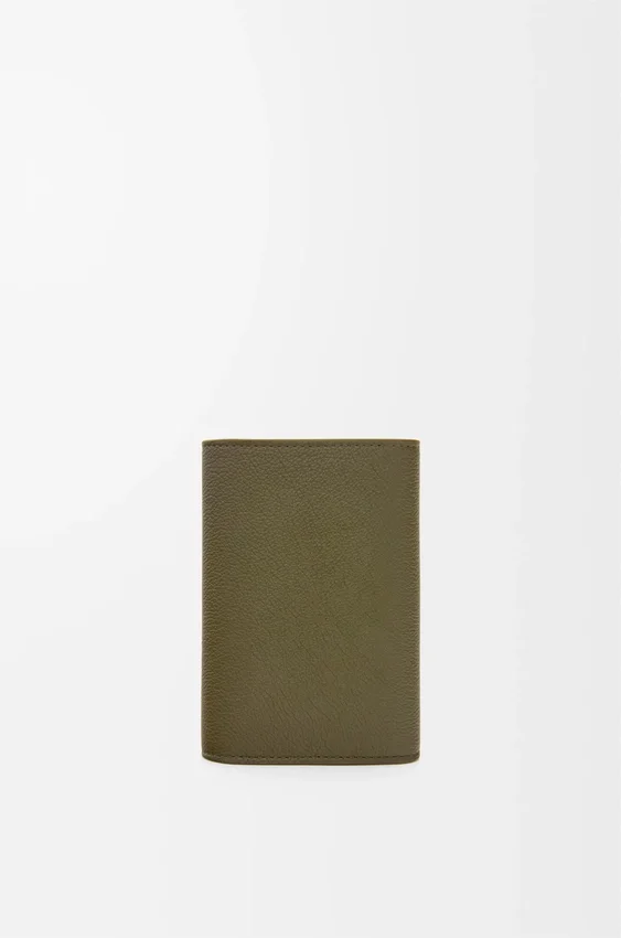 Cartera vertical pequeña «Pebble» en piel de becerro con textura «Pebble» Cartera vertical pequeña «Pebble» en piel de becerro con textura «Pebble»