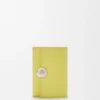 Cartera vertical pequeña «Pebble» en piel de becerro napa brillante