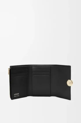 Cartera vertical pequeña «Pebble» en piel de becerro napa brillante Cartera vertical pequeña «Pebble» en piel de becerro napa brillante