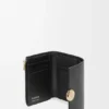 Cartera vertical pequeña «Pebble» en piel de becerro napa brillante