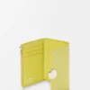 Cartera vertical pequeña «Pebble» en piel de becerro napa brillante