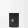 Cartera vertical pequeña «Puffer Anagram» en piel de becerro napa brillante Cartera vertical pequeña «Puffer Anagram» en piel de becerro napa brillante