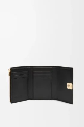 Cartera vertical pequeña «Puffer Anagram» en piel de becerro napa brillante Cartera vertical pequeña «Puffer Anagram» en piel de becerro napa brillante