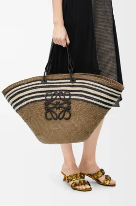 Cesta Anagram grande de palma de iraca y piel de becerro