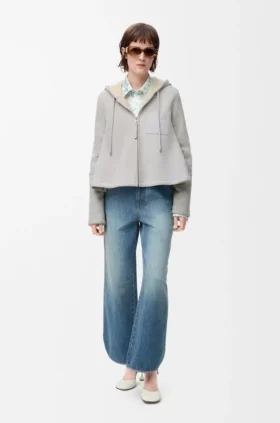 Chaqueta con capucha de piel de oveja
