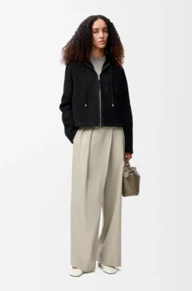 Chaqueta con capucha de piel de oveja