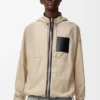 Chaqueta con capucha de tejido técnico Chaqueta con capucha de tejido técnico