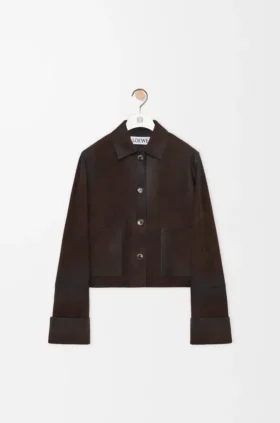 Chaqueta con puños doblados de piel de cordero de gamuza