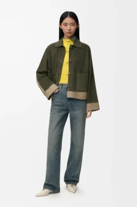 Chaqueta con puños doblados de piel de cordero de gamuza