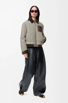 Chaqueta corta de tejido técnico