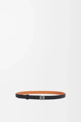 Cinturón Anagram de piel de becerro con grano de Pebble