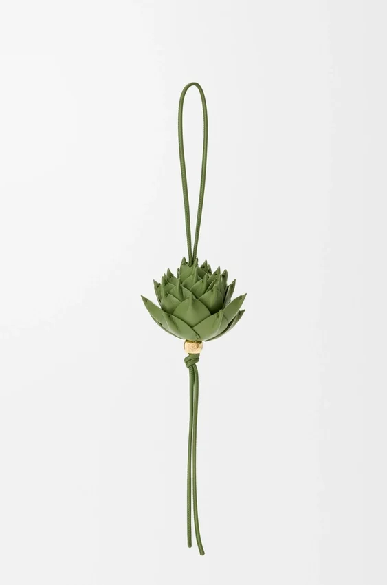 Colgante Artichoke en piel de becerro clásica Colgante Artichoke en piel de becerro clásica