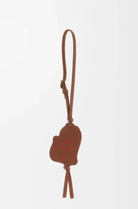 Colgante con etiqueta de león