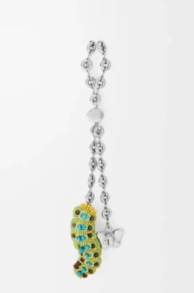 Colgante de cadena con forma de oruga