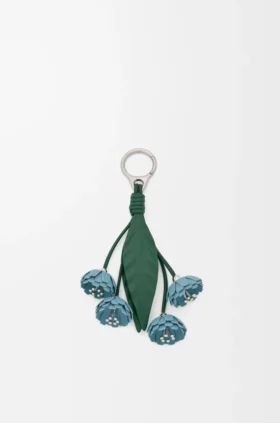 Colgante de flor en piel de becerro clásica