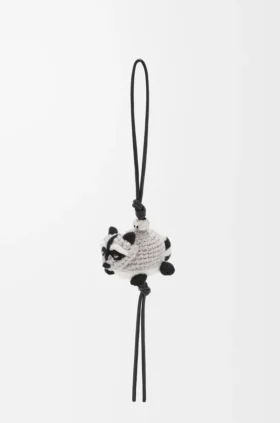 Colgante de mapache de fieltro