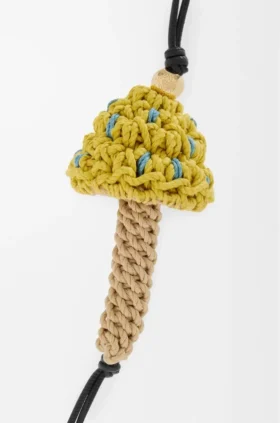 Colgante de seta en cordón