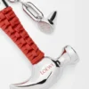 Colgante «Hammer» de latón y piel de becerro Colgante «Hammer» de latón y piel de becerro