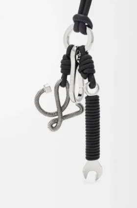 Colgante Multi Tool de latón y piel de becerro