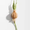 Colgante «Onion Sprout» en piel de becerro clásica y rafia Colgante «Onion Sprout» en piel de becerro clásica y rafia