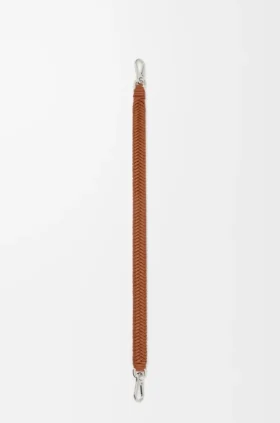 Correa corta «Arrow» en piel de becerro clásica
