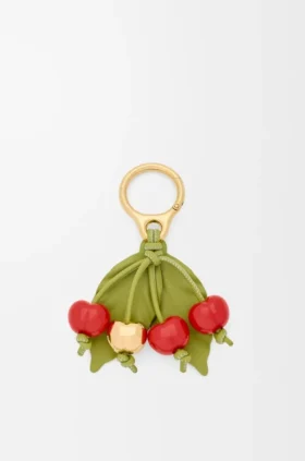 Dije de cereza en piel de becerro clásica