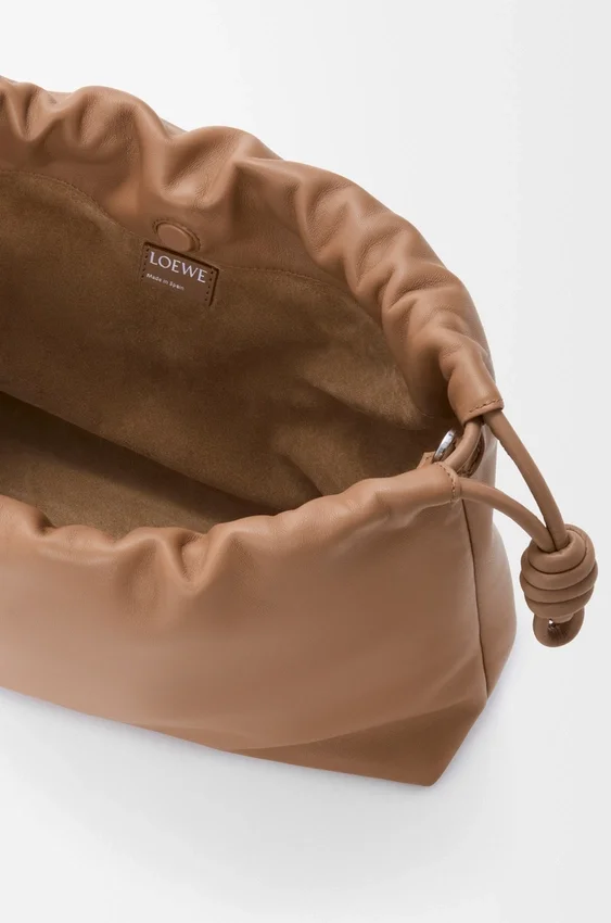 Flamenco Purse grande en piel de cordero napa suave Flamenco Purse grande en piel de cordero napa suave