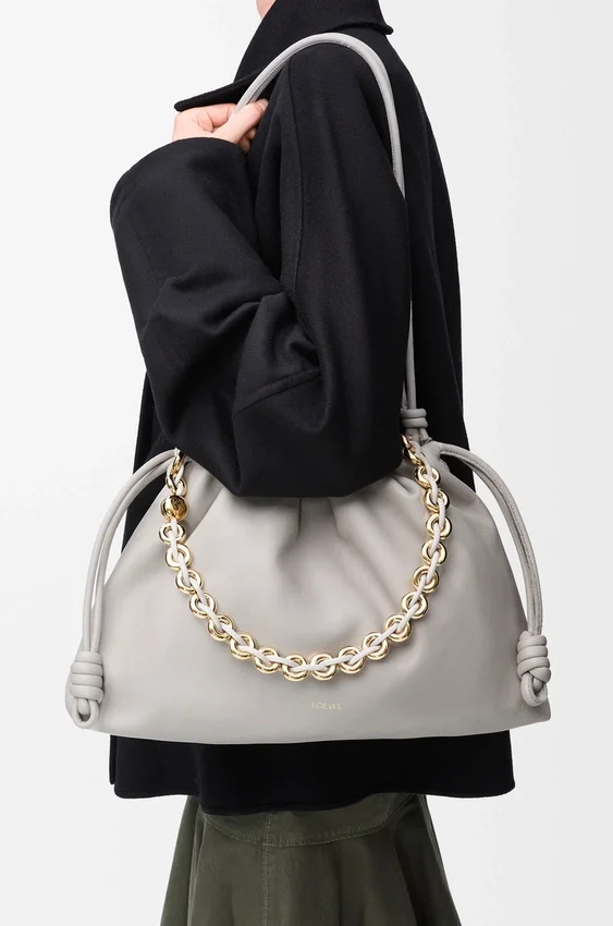 Flamenco Purse grande en piel de cordero napa suave Flamenco Purse grande en piel de cordero napa suave