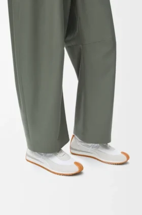 Flow Runner en nylon y gamuza