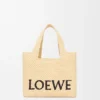 Font Tote pequeño en rafia con tipografía Loewe