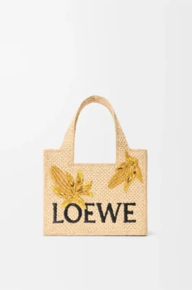 Font Tote pequeño en rafia con tipografía Loewe