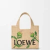 Font Tote pequeño en rafia con tipografía Loewe Font Tote pequeño en rafia con tipografía Loewe