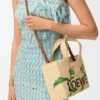 Font Tote pequeño en rafia con tipografía Loewe Font Tote pequeño en rafia con tipografía Loewe