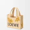 Font Tote pequeño en rafia con tipografía Loewe Font Tote pequeño en rafia con tipografía Loewe