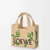 Font Tote pequeño en rafia con tipografía Loewe Font Tote pequeño en rafia con tipografía Loewe