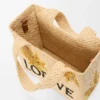 Font Tote pequeño en rafia con tipografía Loewe Font Tote pequeño en rafia con tipografía Loewe