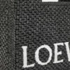Font Tote pequeño en rafia con tipografía Loewe
