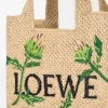 Font Tote pequeño en rafia con tipografía Loewe Font Tote pequeño en rafia con tipografía Loewe