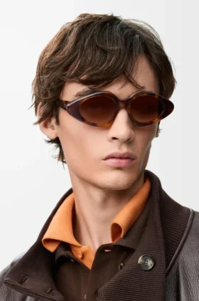 Gafas de sol delgadas con forma triangular