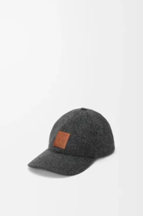 Gorra con parche de lana
