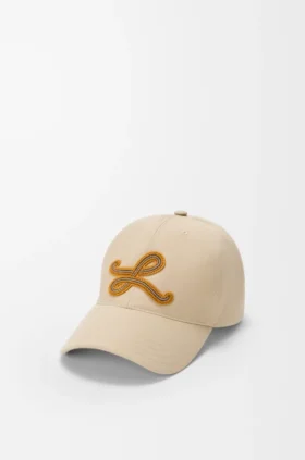 Gorra con parche «L» de algodón