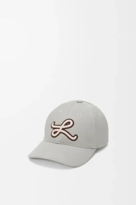 Gorra con parche «L» de algodón