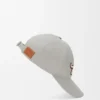 Gorra con parche «L» de algodón Gorra con parche «L» de algodón